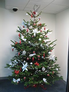 Pre-decorated Christmas trees for your workplace
