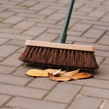 Bassine Garden Broom 12" - image 3