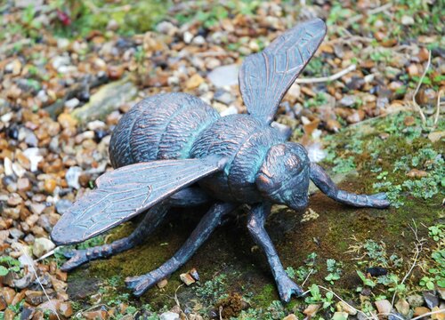 Statue Bumble Bee