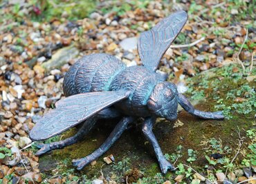 Statue Bumble Bee