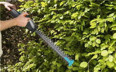 Gardena Battery Hedge Trimmer EasyCut Li - image 4