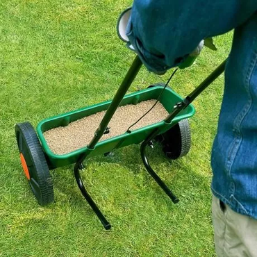 Miracle-Gro Drop Lawn Spreader - image 3