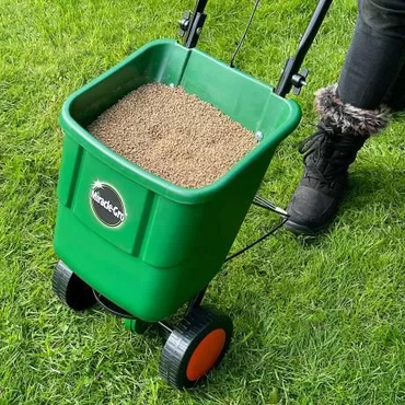 Miracle-Gro Rotary Lawn Spreader - image 3