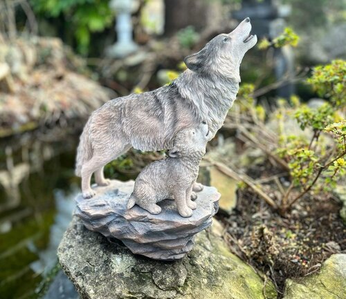 Real Life Howling Wolves