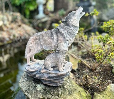Real Life Howling Wolves