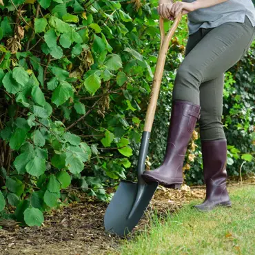 Round Nosed Shovel Carbon Steel - image 3