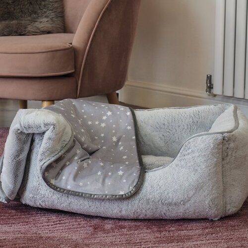 Silver SQ Faux FurBed Lge