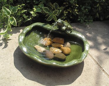 Fountain Solar Ceramic Frog - image 2