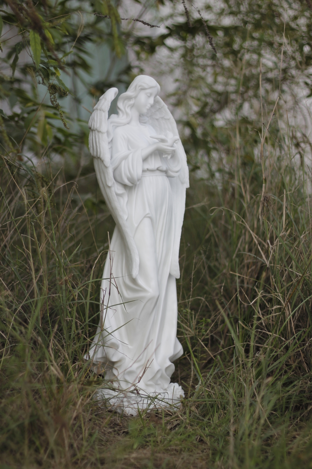 Statue Angel Of Peace White - Stewarts Garden Centre