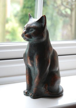 Statue Cat Sitting