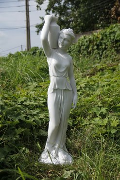 Statue Phoebe White
