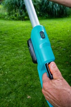 Gardena Battery Telescopic Hedge Trimmer THS 42/18V P4A - image 5