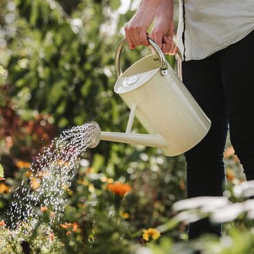 Watering Can Metal Vintage Cream 4.5L - image 1